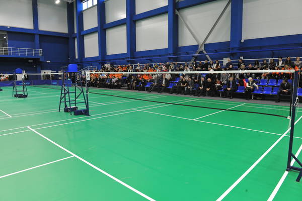 Физкультурный зал для бадминтона. Кабинетное бюро "бадминтон". Badminton center. Уск центр бадминтона казань. Центр бадминтона.