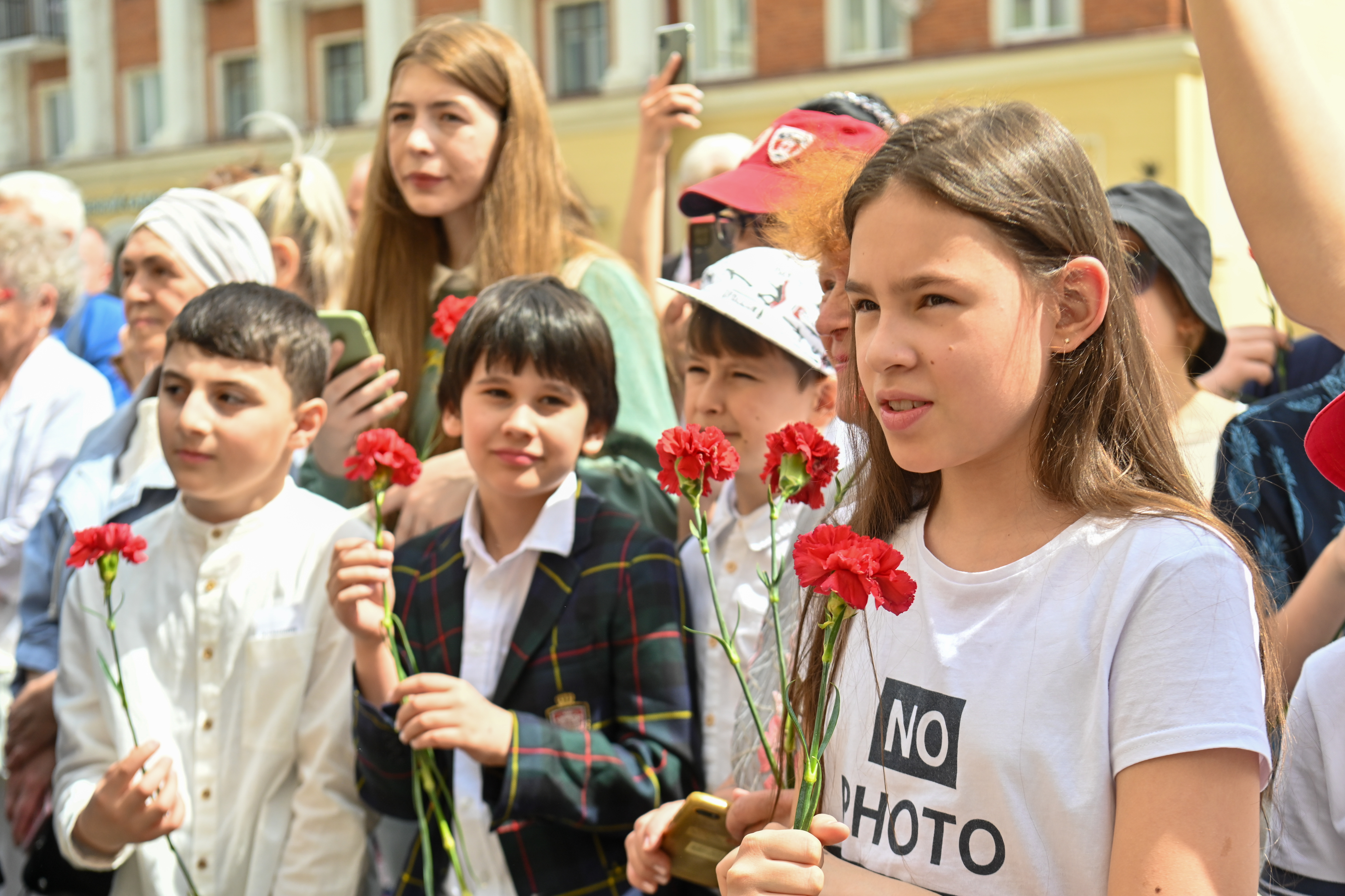 фото детей к 17 сентября возложение цветов