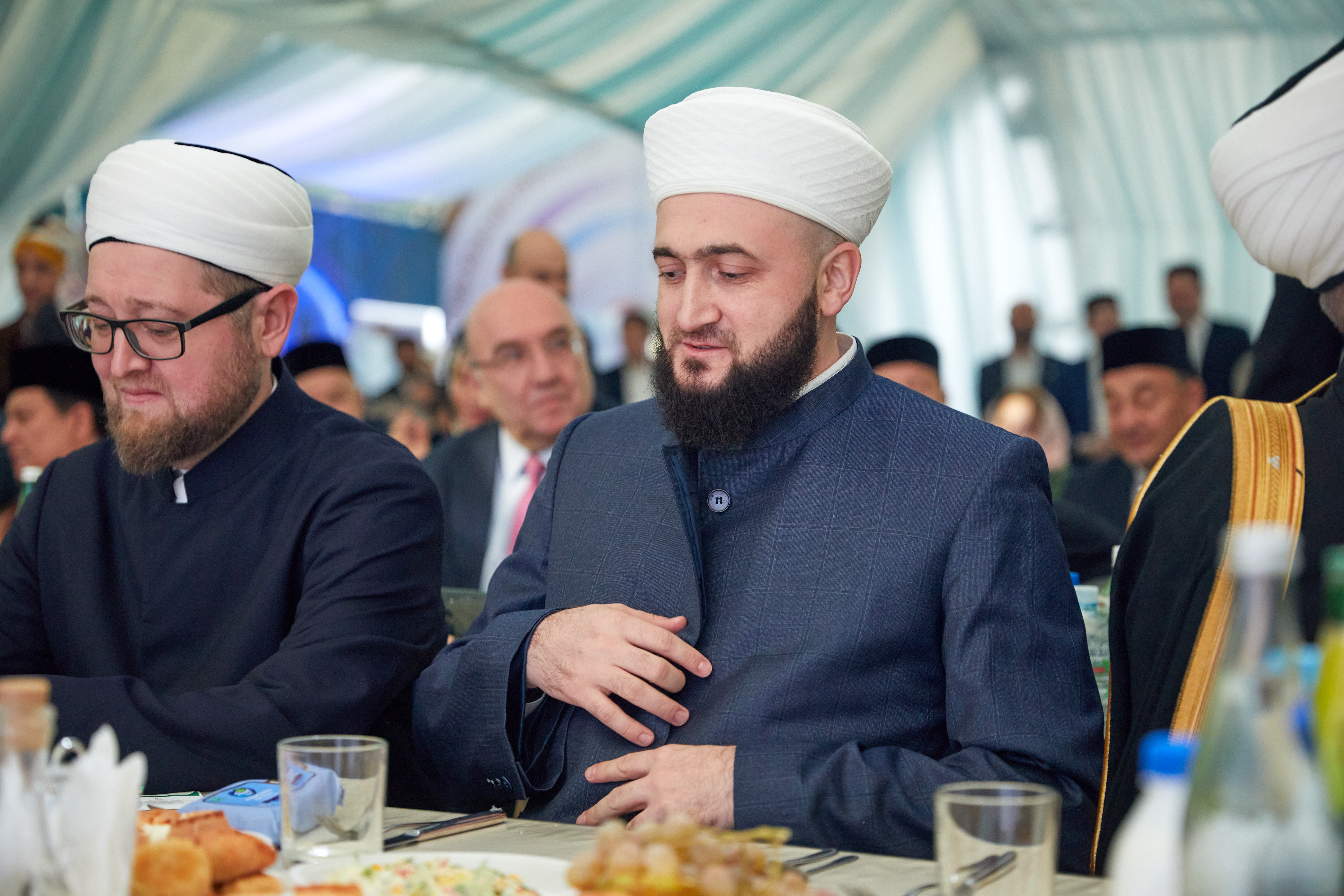 Рамадан в 2025 году начало. Рамадан фото. Татары мусульмане. Картинка мусульман. Мусульмане и православные.